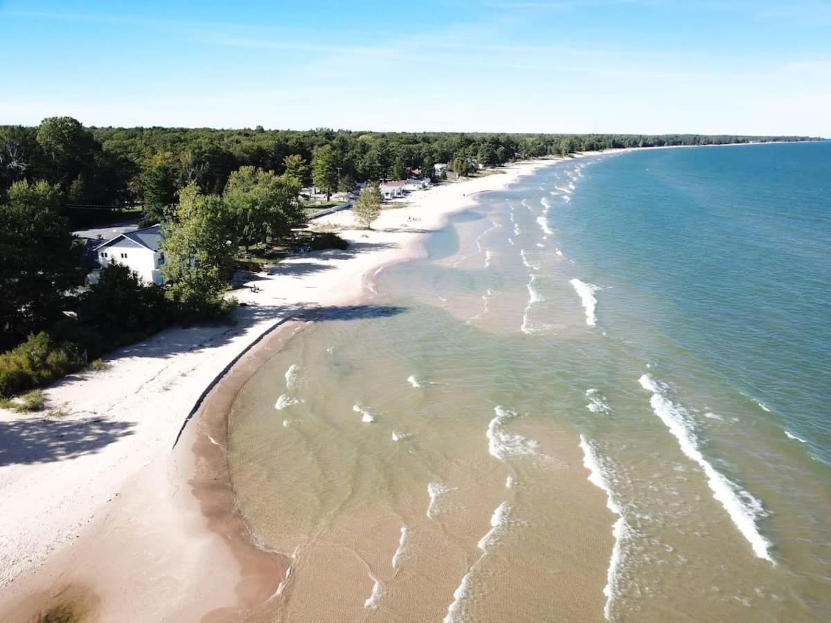 Beach Club Of Oscoda - The Lakeshore Cottage Екстериор снимка